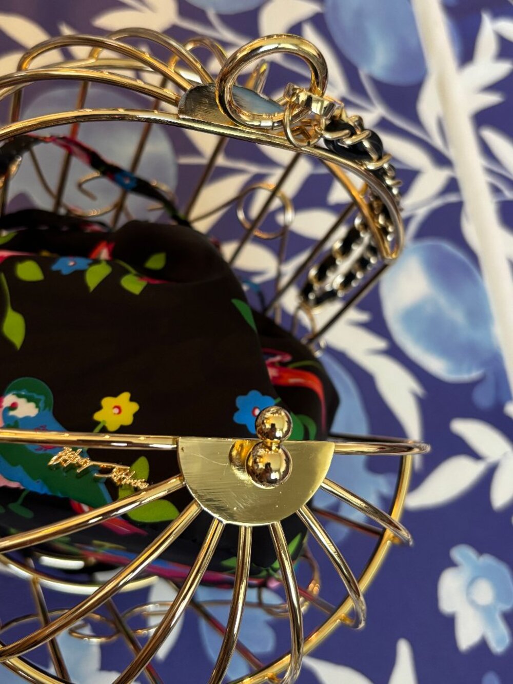 Betsey Johnson "Bird Is the Word" Kitsch Cage Bag w/ Pouch/Tassel/Chain Handle - Picture 4 of 13